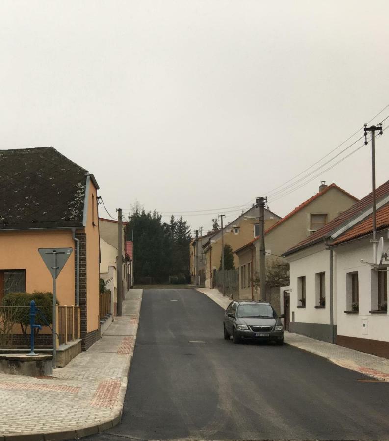 Podkrovi S Koupelnou Svinarov Экстерьер фото